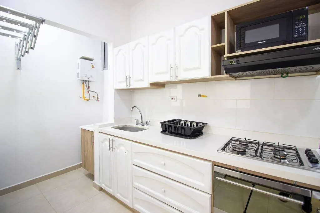 2 Bedroom Barrio Estadio, Cerca Al Metro, Parqueadero 303 메딜린 0*,